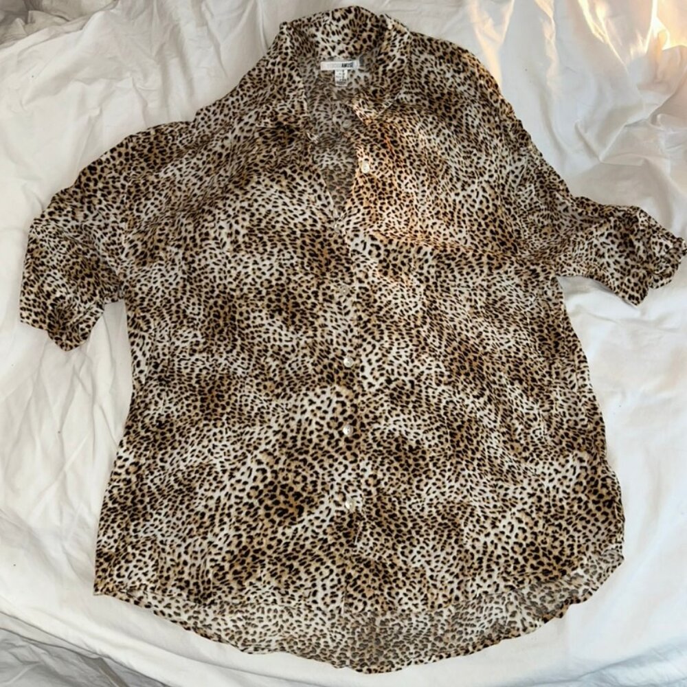 Amuse Society Cheetah Animal print hi low short sleeved top M